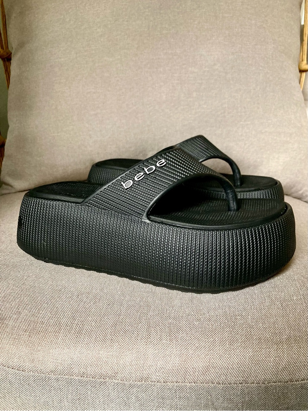 Bebe Chunky Platform Flip Flops Black Y2K Foam Sandals Size 8 - Picture 2 of 9